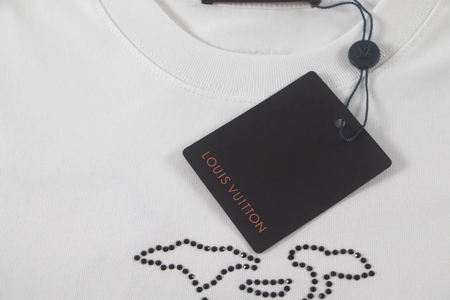 🅿️170 louis vuitto*2026 latest hot diamond💍offset printed short-sleeved T-shirt Material: Made of high version 300g double yarn combed cotton Size: S M L XL Color: black and white Style number: W2803